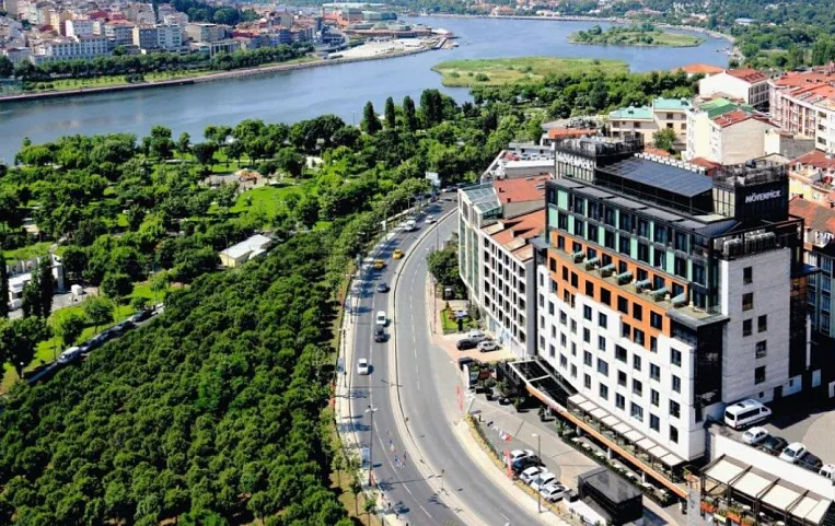 Movenpick Istanbul Golden Horn 5*