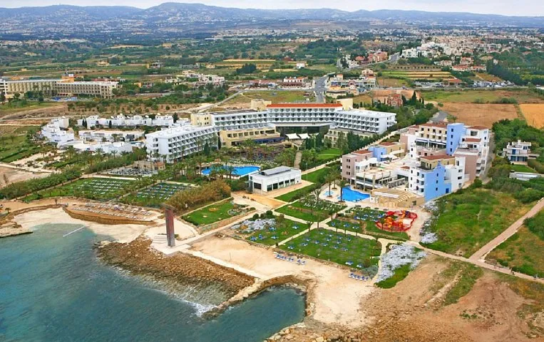 St. George Gardens Hotel Suites 4*