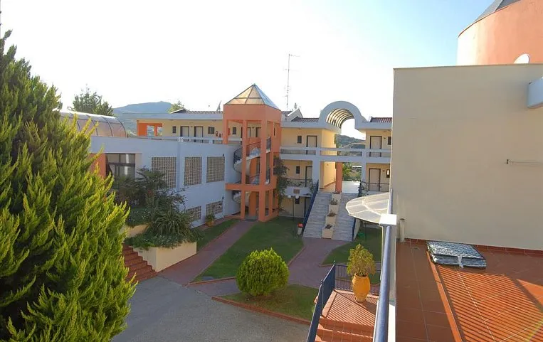 Atrium Hotel 3*+
