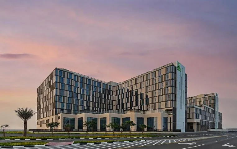 Holiday Inn Dubai Al-Maktoum Airport, an IHG Hotel 4*