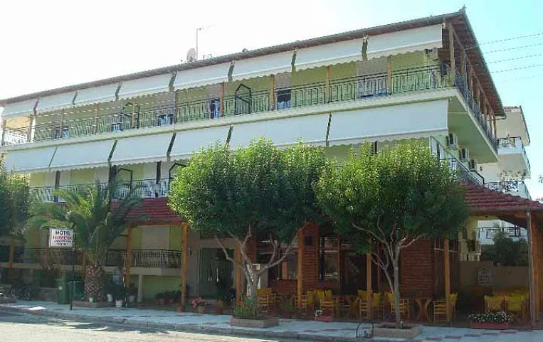Filoxenia Hotel Apartments (Neoi Poroi) 2*