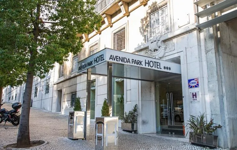 Avenida Park 3*