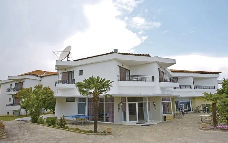 Pashos Hotel 3*