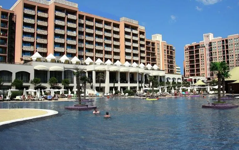 Royal Beach Aparthouse 3*+