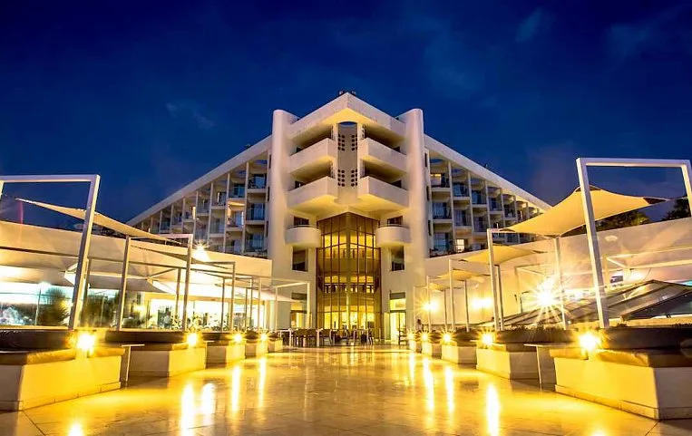 Laura Beach & Splash Resort 4*