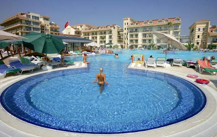 Grand Pearl Beach Resort & Spa 5*