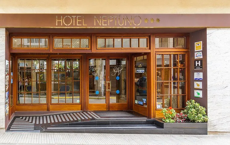 Neptuno Apartamentos 3*