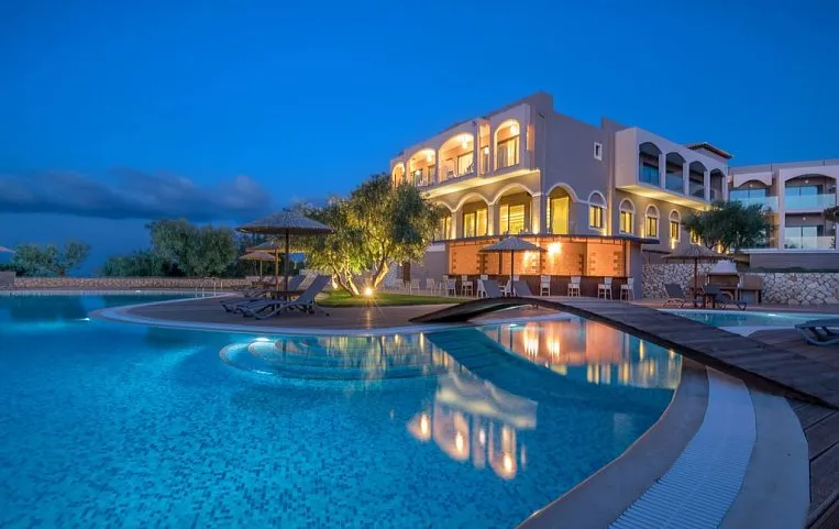 Elegance Luxury Executive Suites 5*