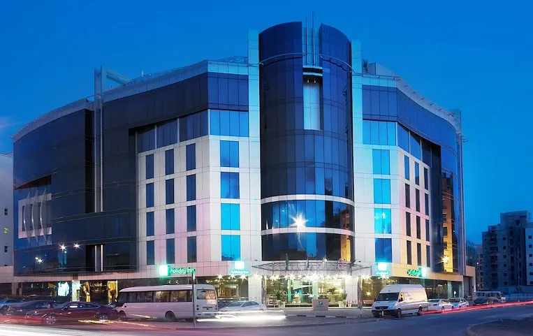 Holiday Inn Dubai - Al Barsha 4*